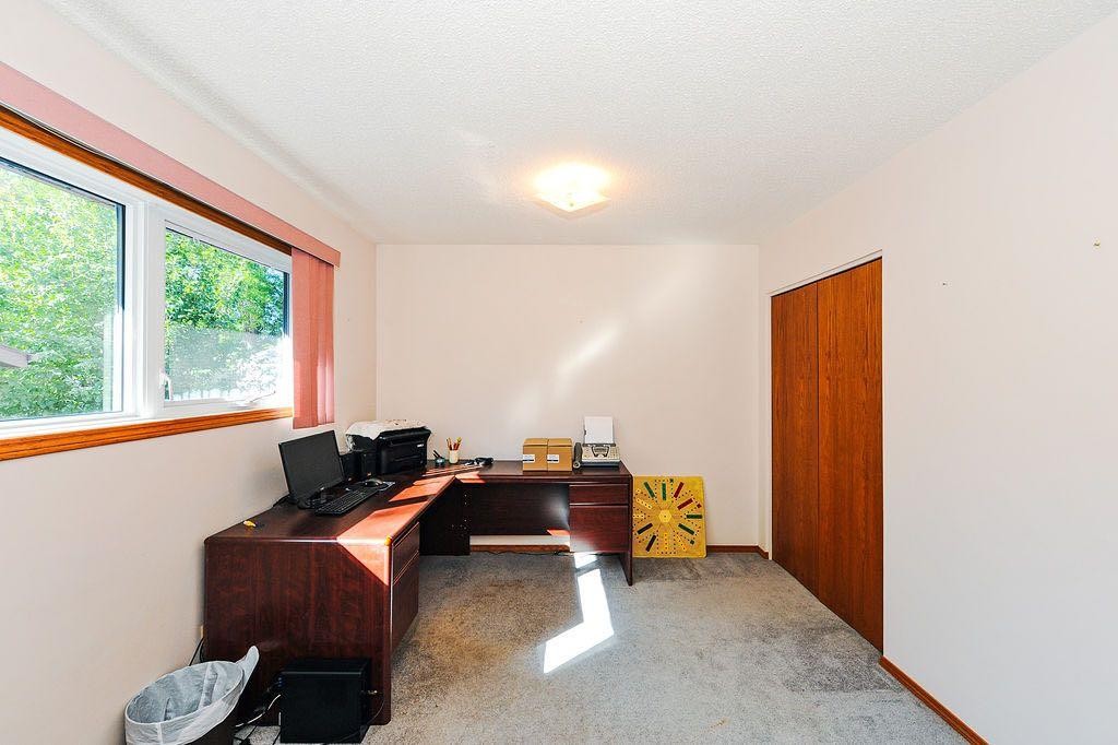 5805 43 Avenue, Camrose, AB