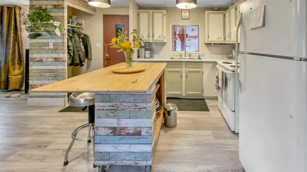 4415 62 Street, Rocky Mountain House, AB
