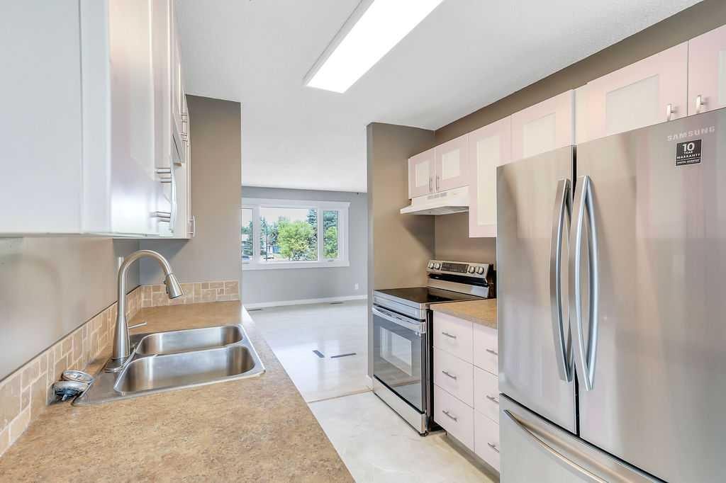 8 Whiteside Crescent, Red Deer, AB
