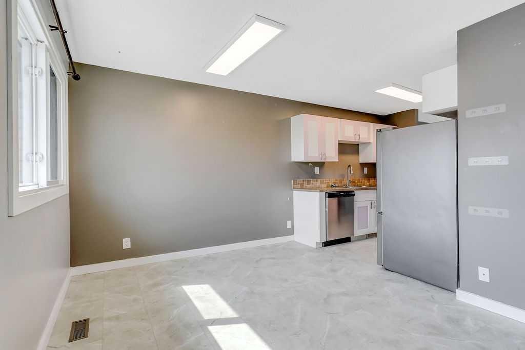 8 Whiteside Crescent, Red Deer, AB