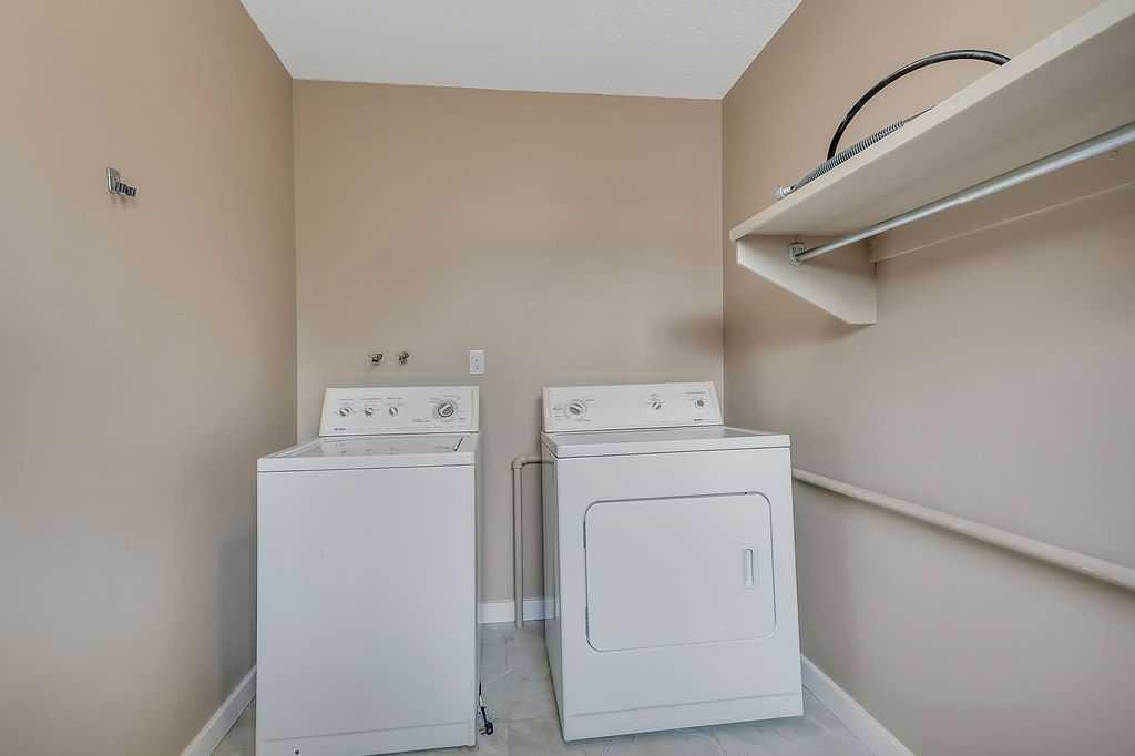 8 Whiteside Crescent, Red Deer, AB