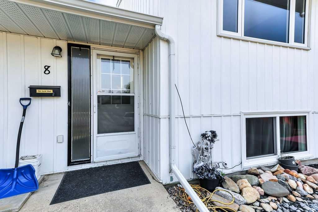 8 Whiteside Crescent, Red Deer, AB