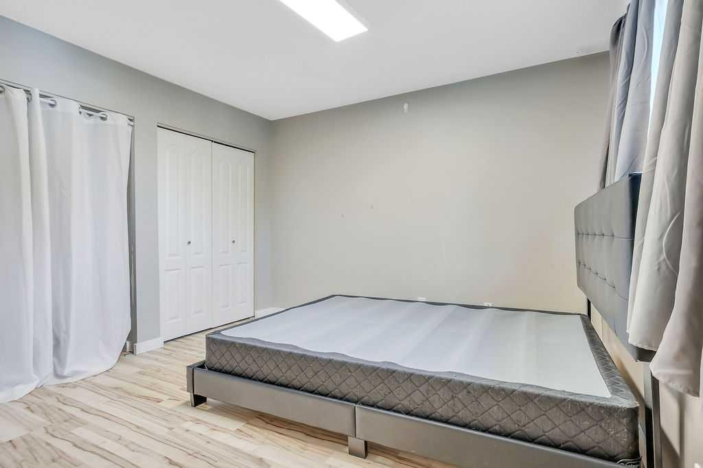 8 Whiteside Crescent, Red Deer, AB