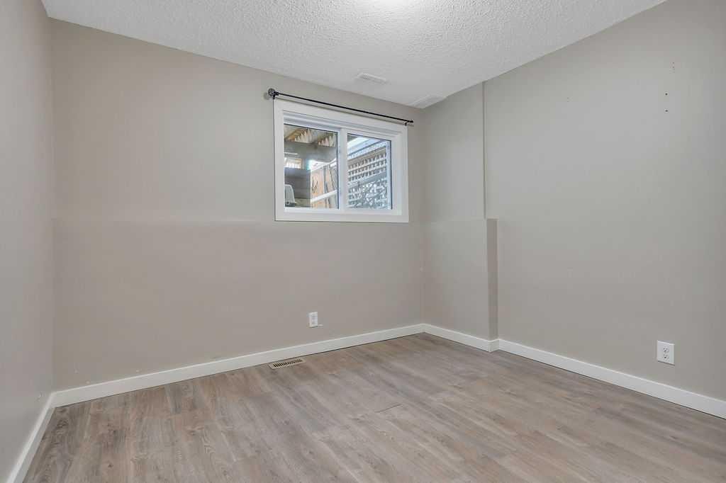8 Whiteside Crescent, Red Deer, AB