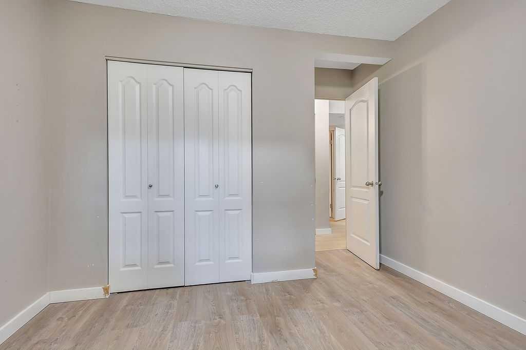 8 Whiteside Crescent, Red Deer, AB