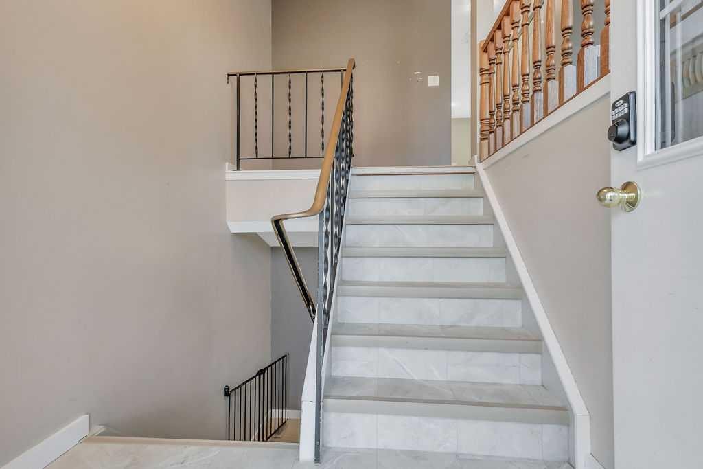 8 Whiteside Crescent, Red Deer, AB