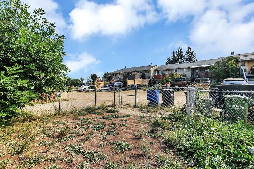 8 Whiteside Crescent, Red Deer, AB