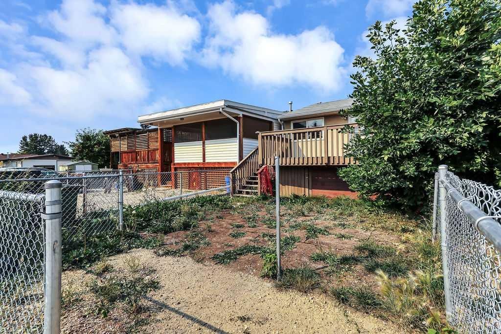 8 Whiteside Crescent, Red Deer, AB