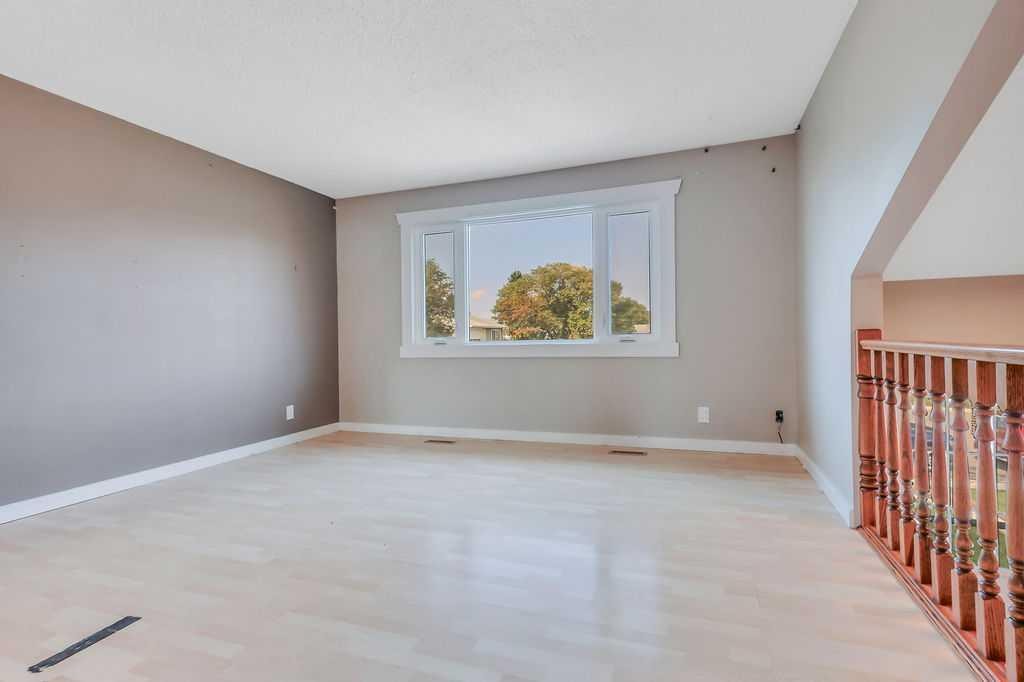 8 Whiteside Crescent, Red Deer, AB