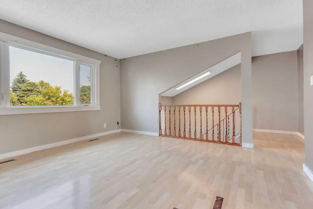 8 Whiteside Crescent, Red Deer, AB