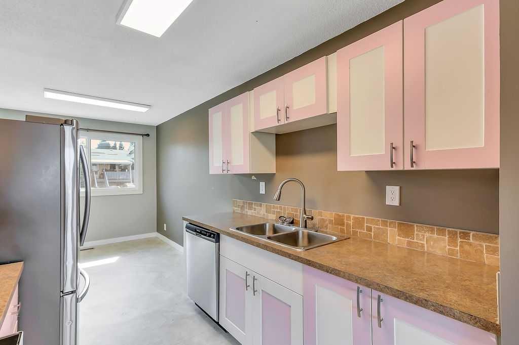 8 Whiteside Crescent, Red Deer, AB