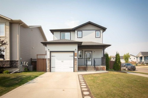 2 Almond Crescent  Blackfalds, AB T4M 0J6