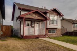 48 Vanson Close Red Deer, AB T4R 0G6