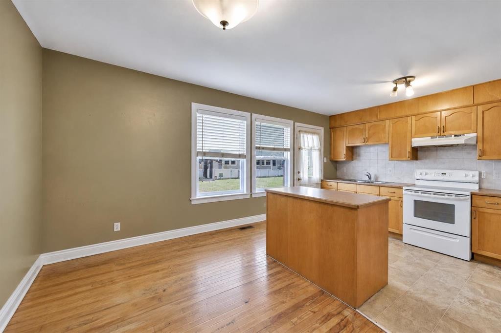 11 Poplar Crescent, Springbrook, AB