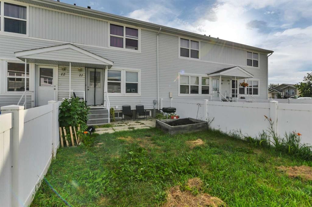 11 Poplar Crescent, Springbrook, AB