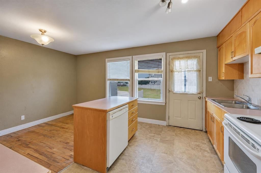 11 Poplar Crescent, Springbrook, AB