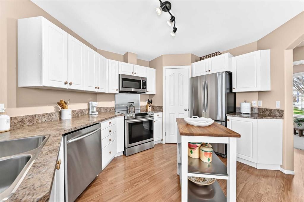 413 Jenkins Drive, Red Deer, AB