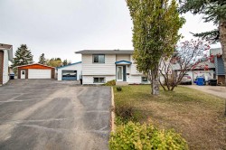 11 Jay Court Lacombe, AB T4L 1R3