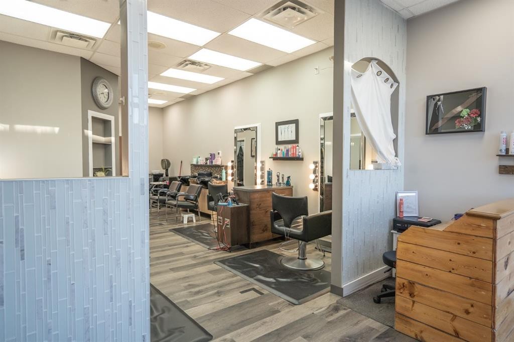 5834 Ab-2, Lacombe, AB