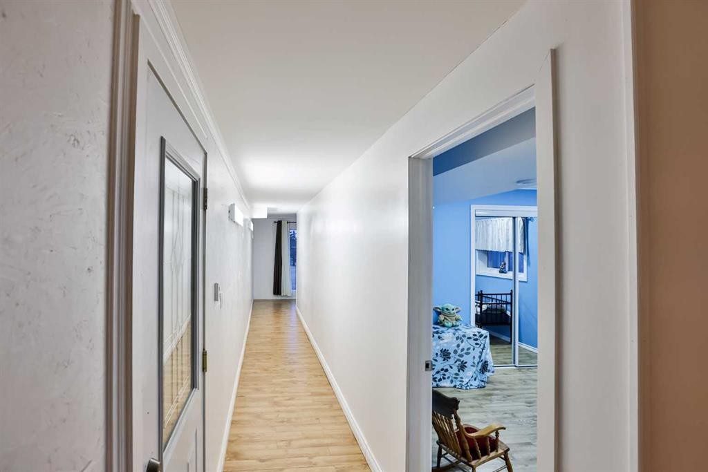 328 Railway Avenue, Travers, AB - Indoor Photo Showing Other Room