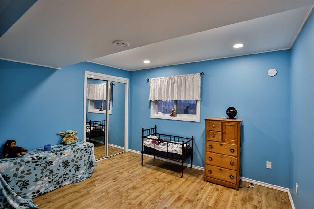 328 Railway Avenue, Travers, AB - Indoor Photo Showing Bedroom