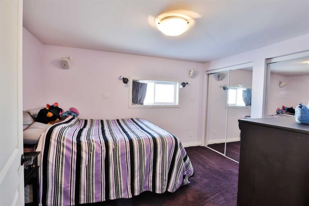328 Railway Avenue, Travers, AB - Indoor Photo Showing Bedroom