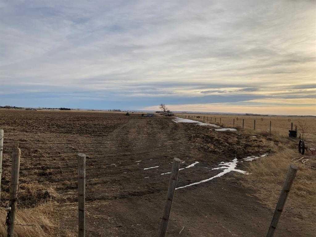 Ne-33-6-20-4 Warner County, Raymond, AB