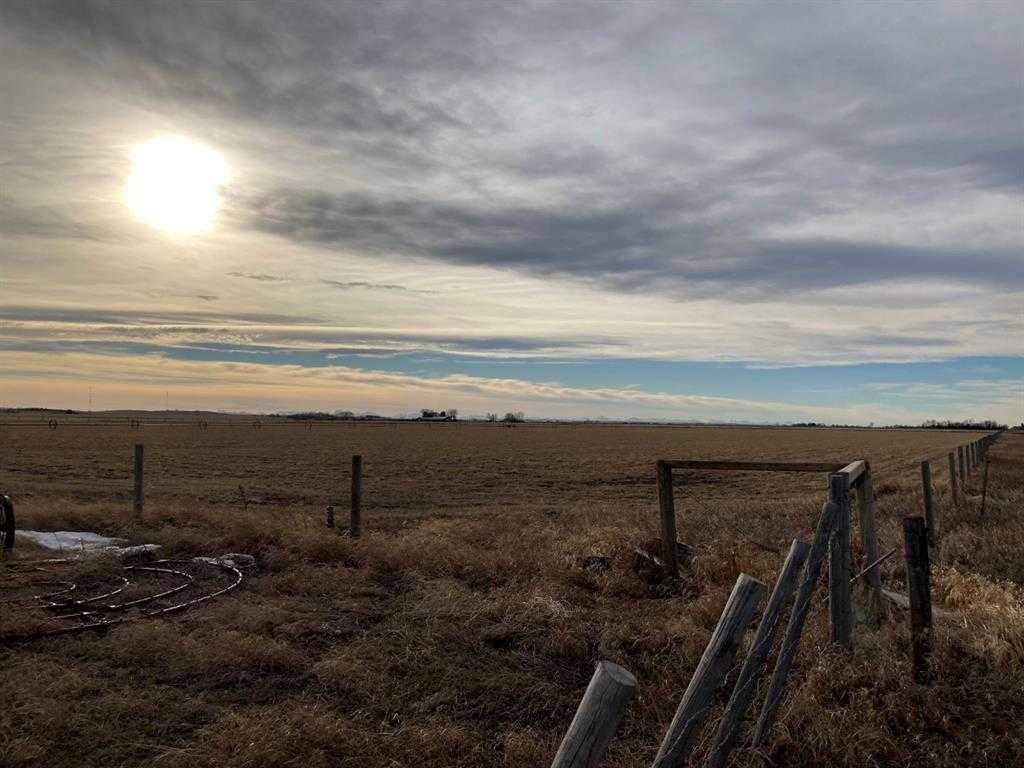 Ne-33-6-20-4 Warner County, Raymond, AB