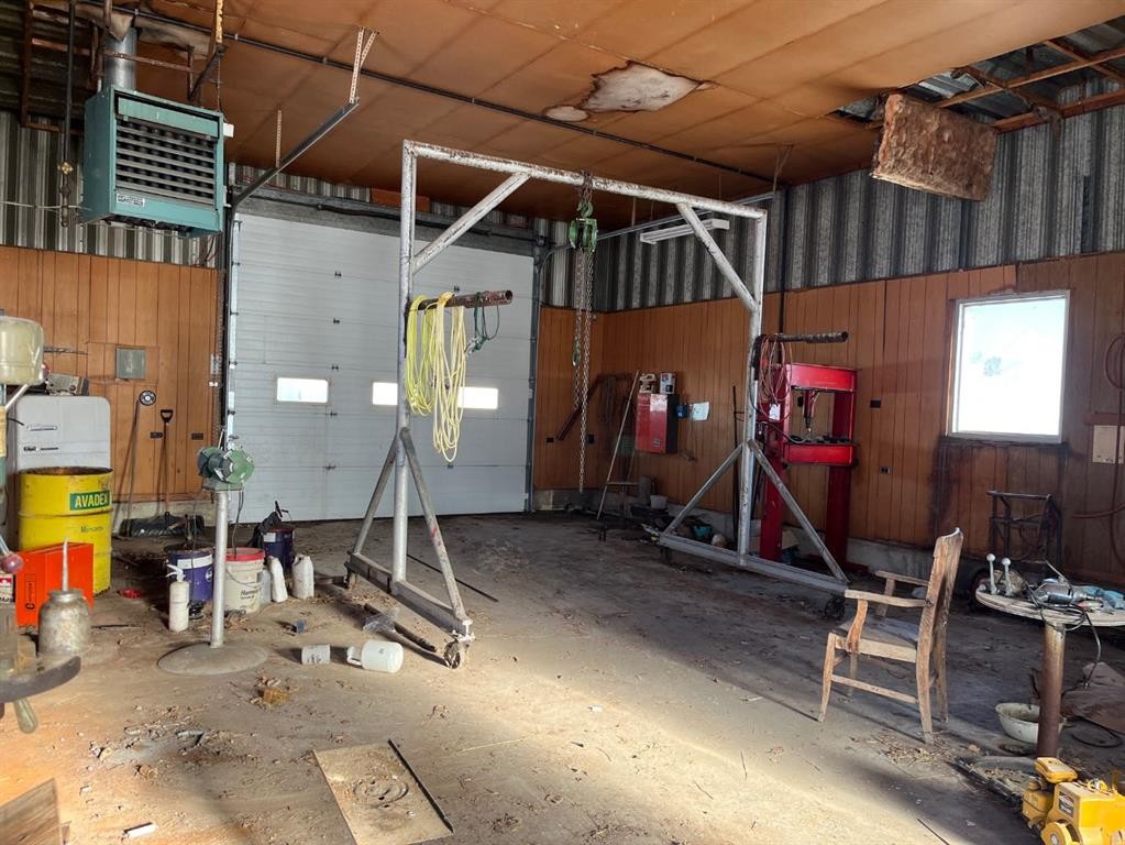 214015 Twp Rd 52, Cardston, AB - Indoor Photo Showing Garage
