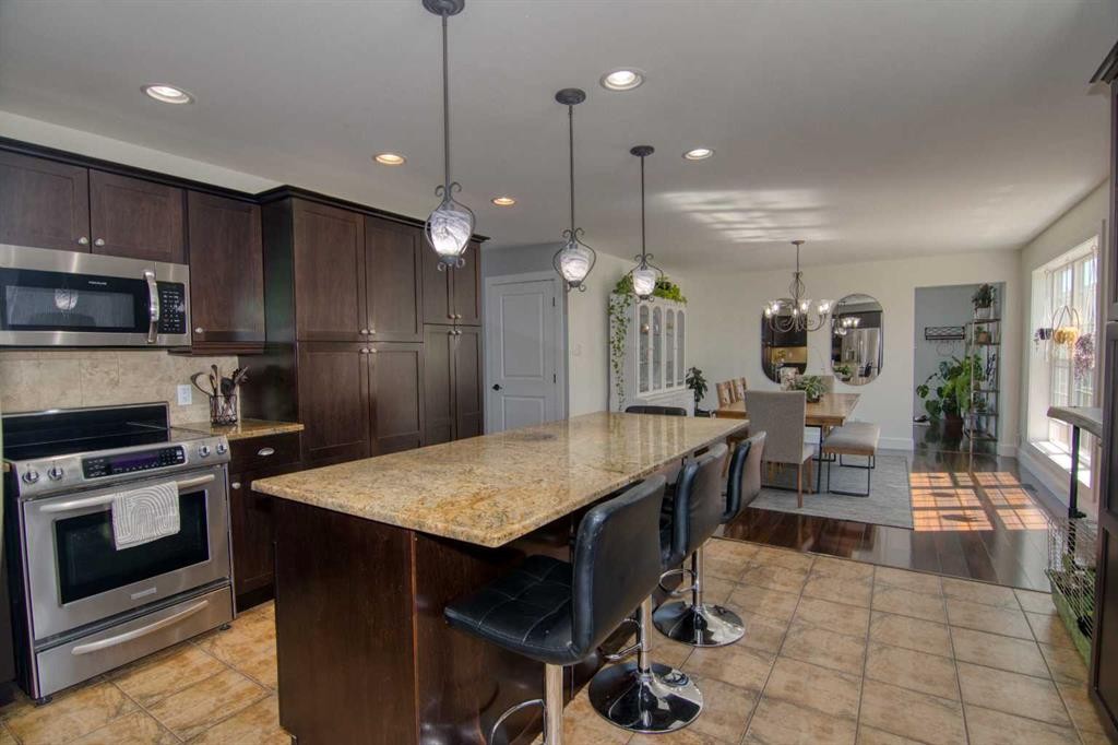 280 1 Avenue North, Magrath, AB - Indoor Photo Showing Kitchen With Upgraded Kitchen
