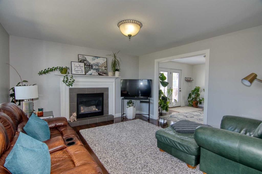 280 1 Avenue North, Magrath, AB - Indoor Photo Showing Living Room With Fireplace