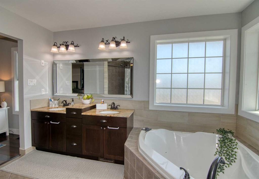 280 1 Avenue North, Magrath, AB - Indoor Photo Showing Bathroom