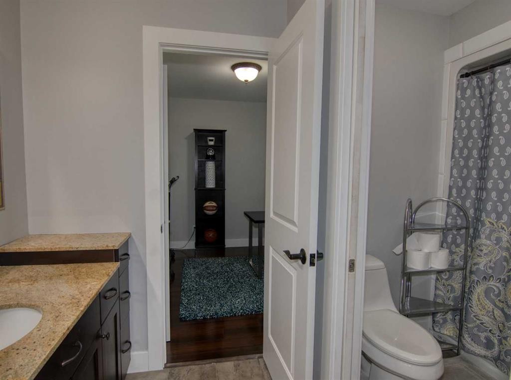280 1 Avenue North, Magrath, AB - Indoor Photo Showing Bathroom