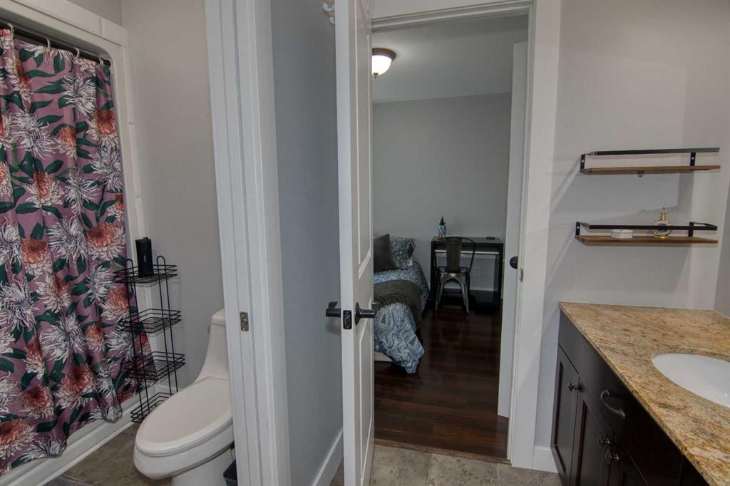 280 1 Avenue North, Magrath, AB - Indoor Photo Showing Bathroom
