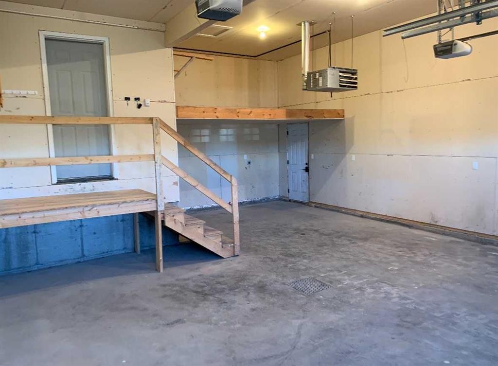 280 1 Avenue North, Magrath, AB - Indoor Photo Showing Garage