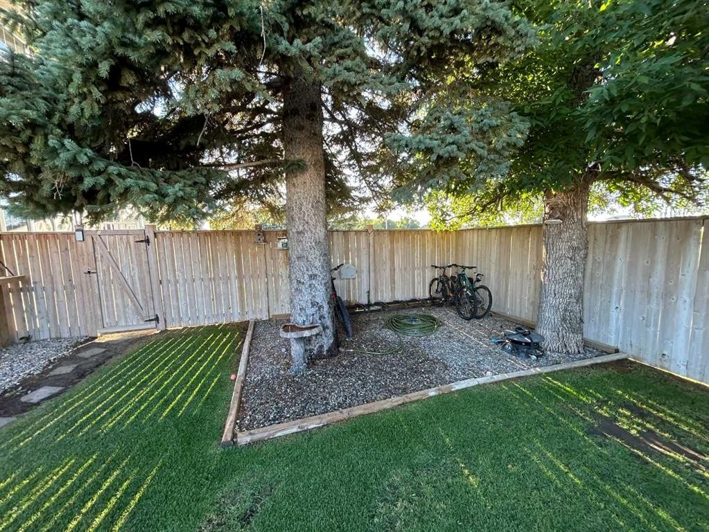 280 1 Avenue North, Magrath, AB - Outdoor