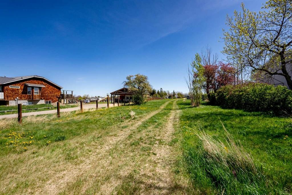 255N 300W, Raymond, AB