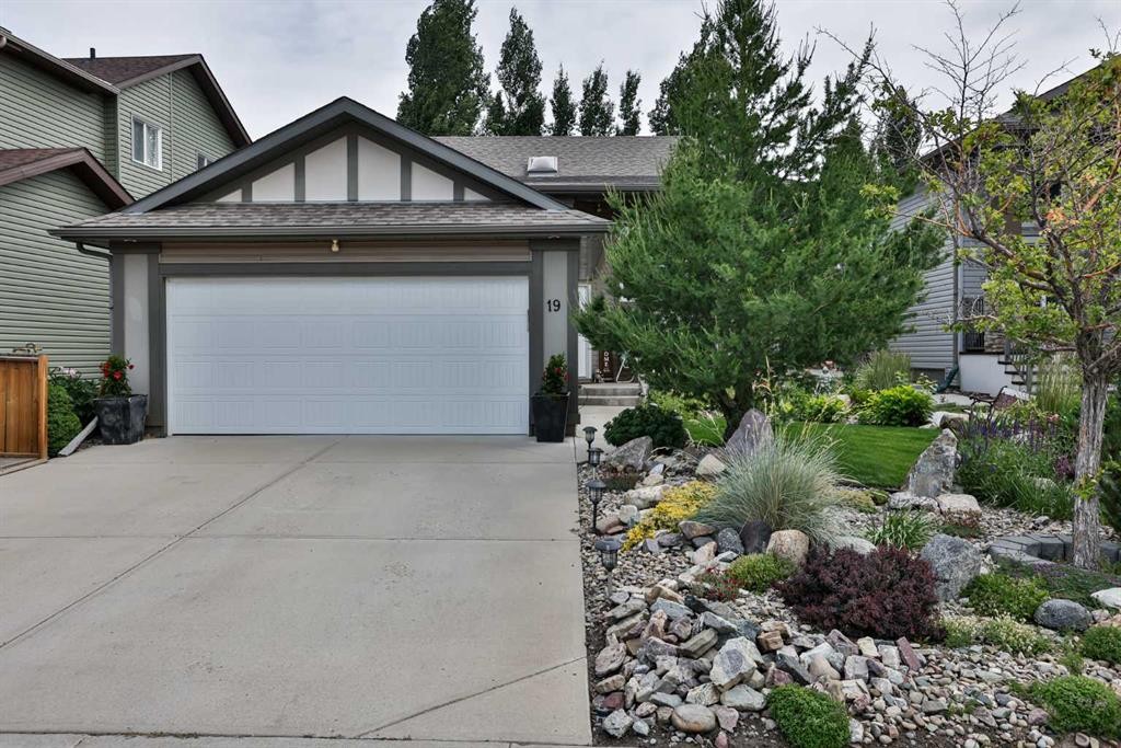 19 Firelight Way West, Lethbridge, AB