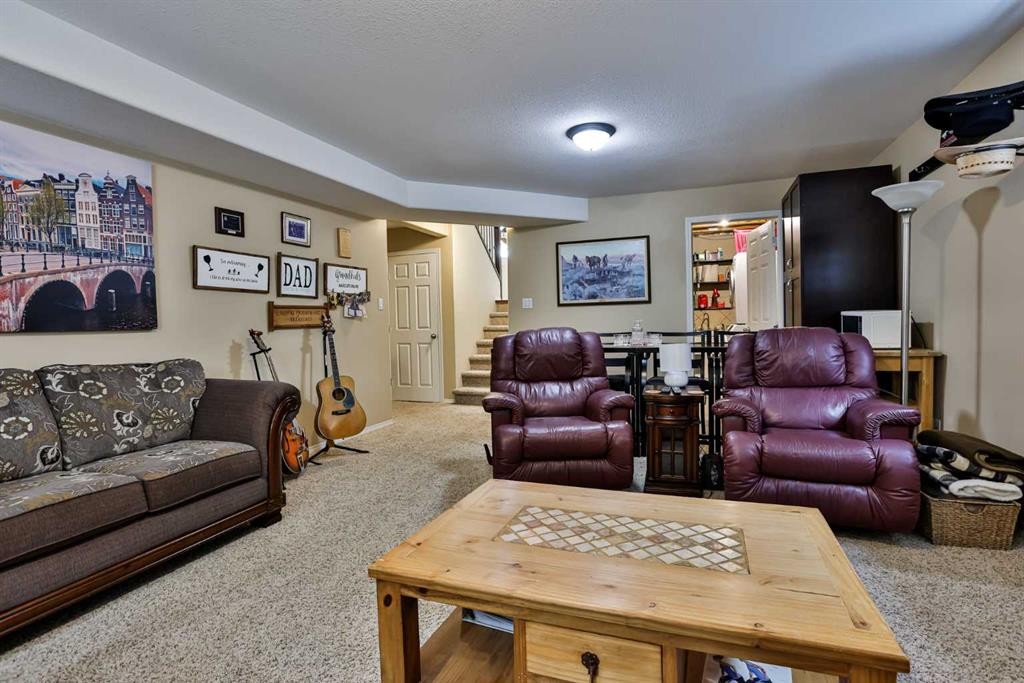 19 Firelight Way West, Lethbridge, AB