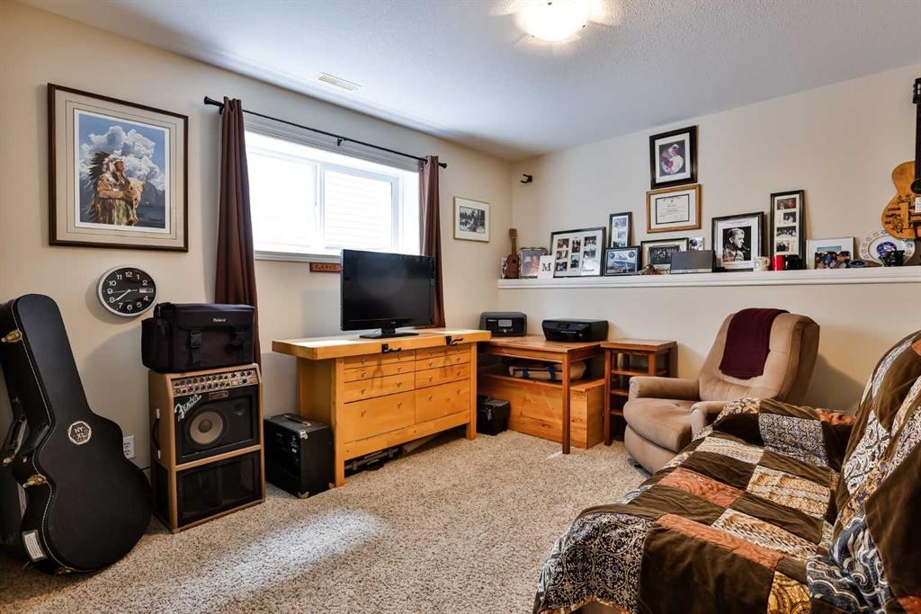 19 Firelight Way West, Lethbridge, AB