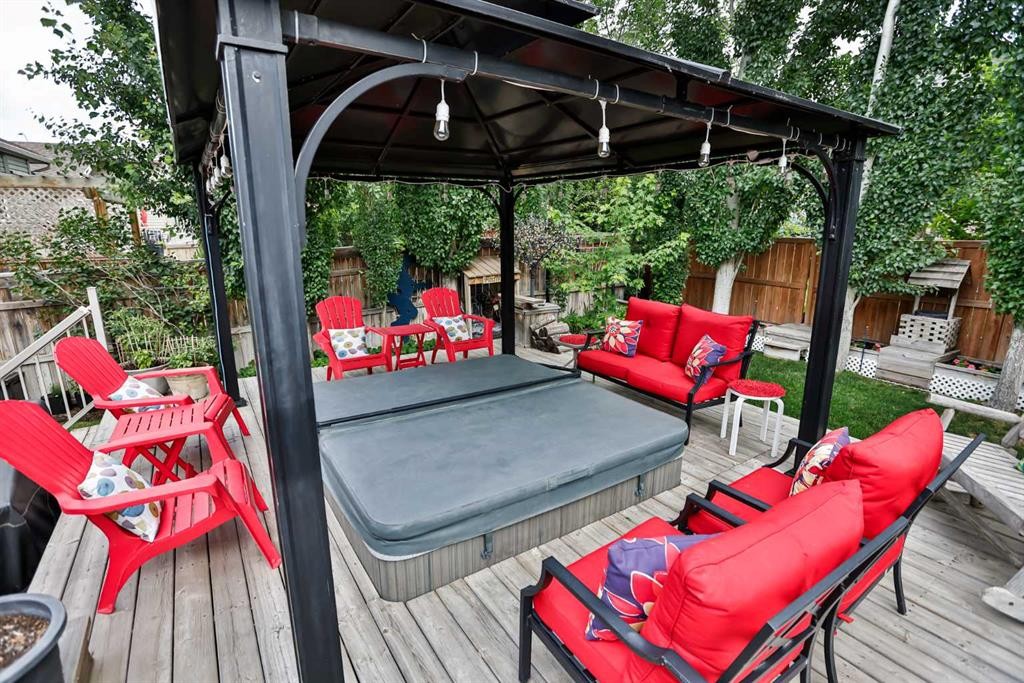 19 Firelight Way West, Lethbridge, AB
