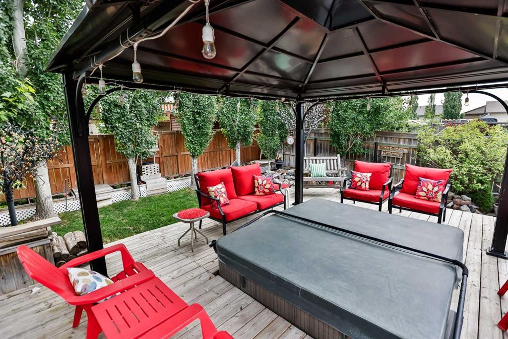 19 Firelight Way West, Lethbridge, AB