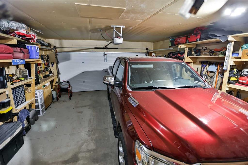 19 Firelight Way West, Lethbridge, AB