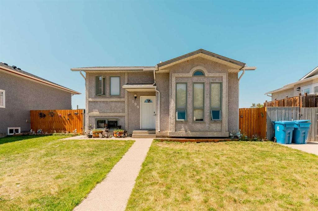 199 Mt Crandell Crescent West, Lethbridge, AB - Outdoor