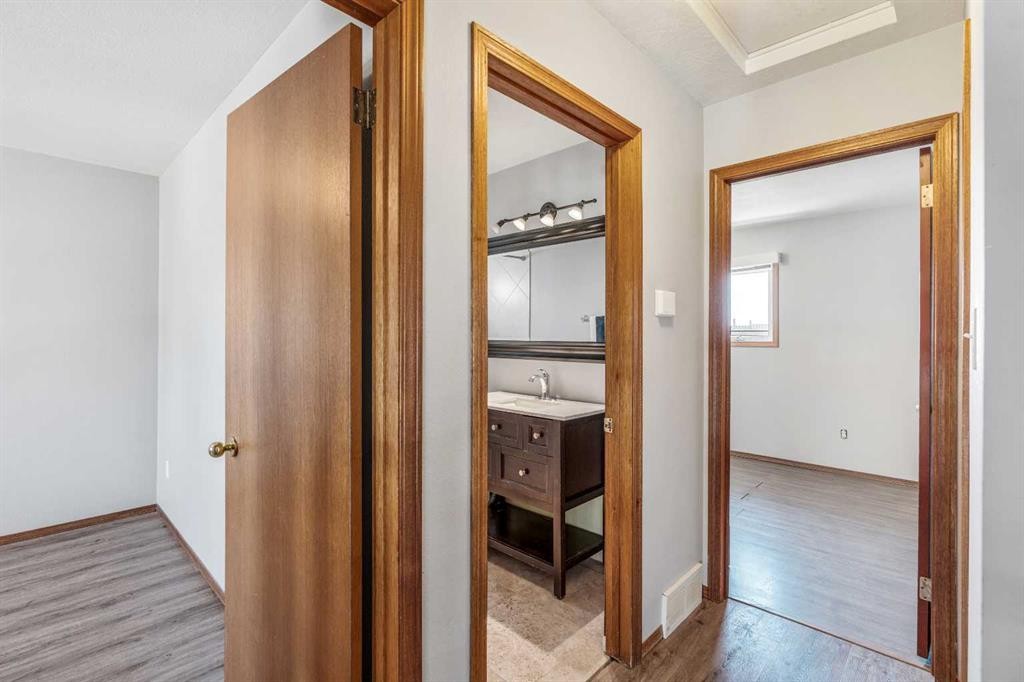 199 Mt Crandell Crescent West, Lethbridge, AB - Indoor Photo Showing Other Room