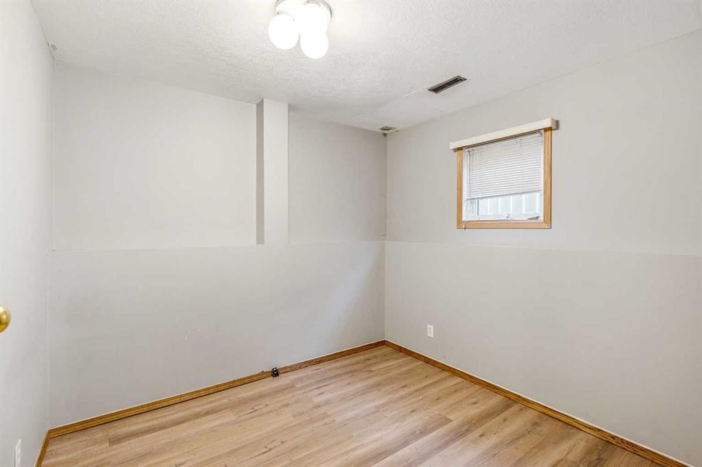 199 Mt Crandell Crescent West, Lethbridge, AB - Indoor Photo Showing Other Room