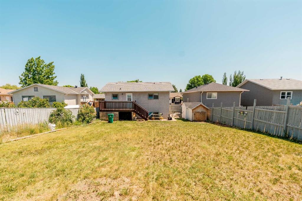 199 Mt Crandell Crescent West, Lethbridge, AB - Outdoor With Exterior