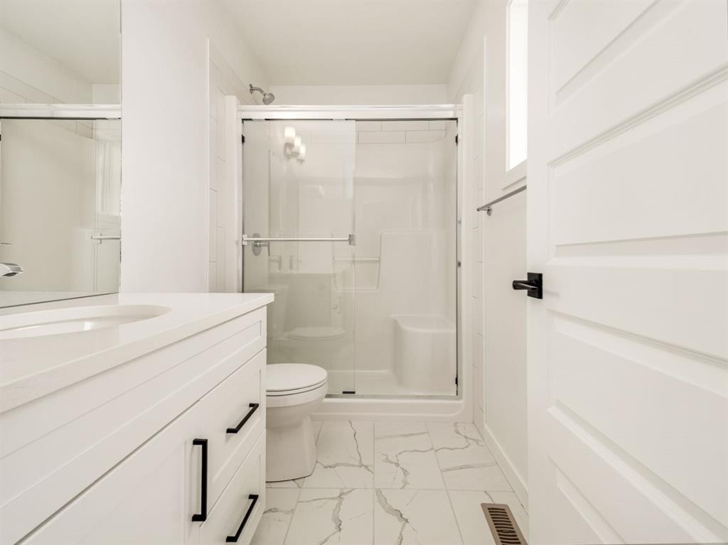 182 Caribou Bend North, Lethbridge, AB - Indoor Photo Showing Bathroom
