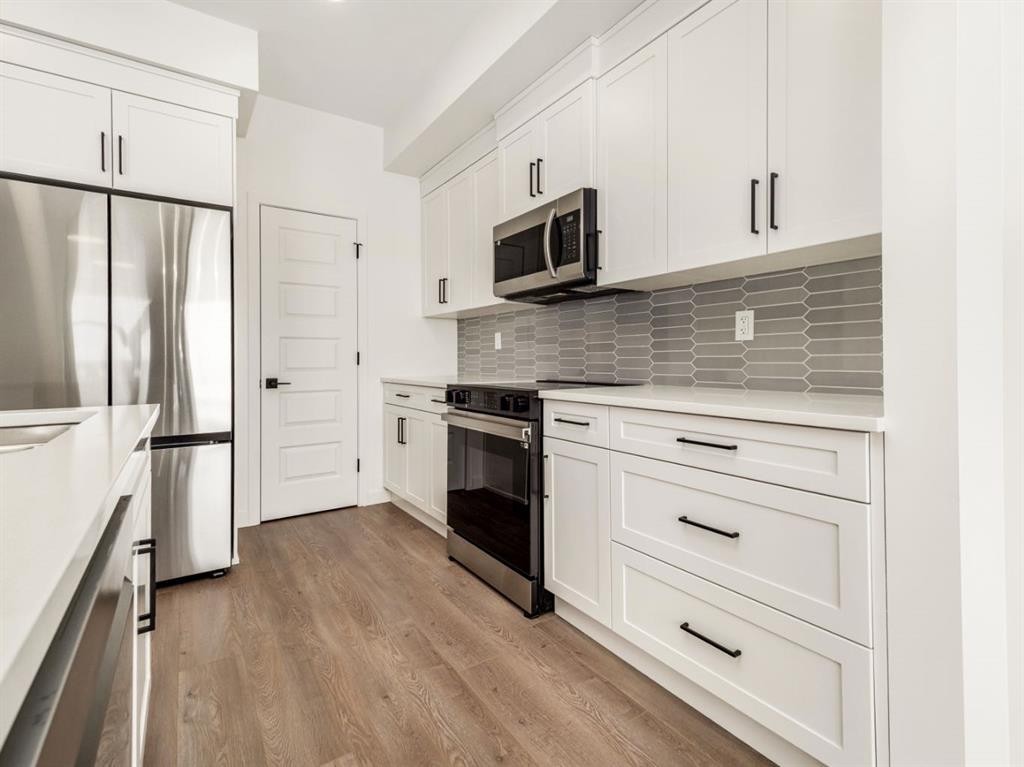 182 Caribou Bend North, Lethbridge, AB - Indoor Photo Showing Kitchen With Upgraded Kitchen