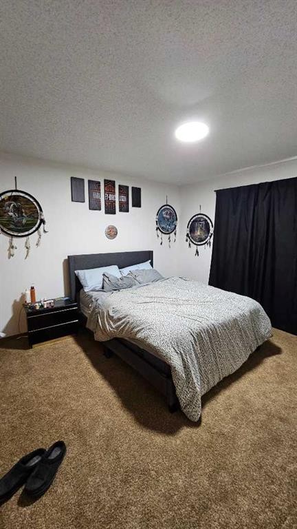 207 Centre Avenue Ne, Milk River, AB - Indoor Photo Showing Bedroom